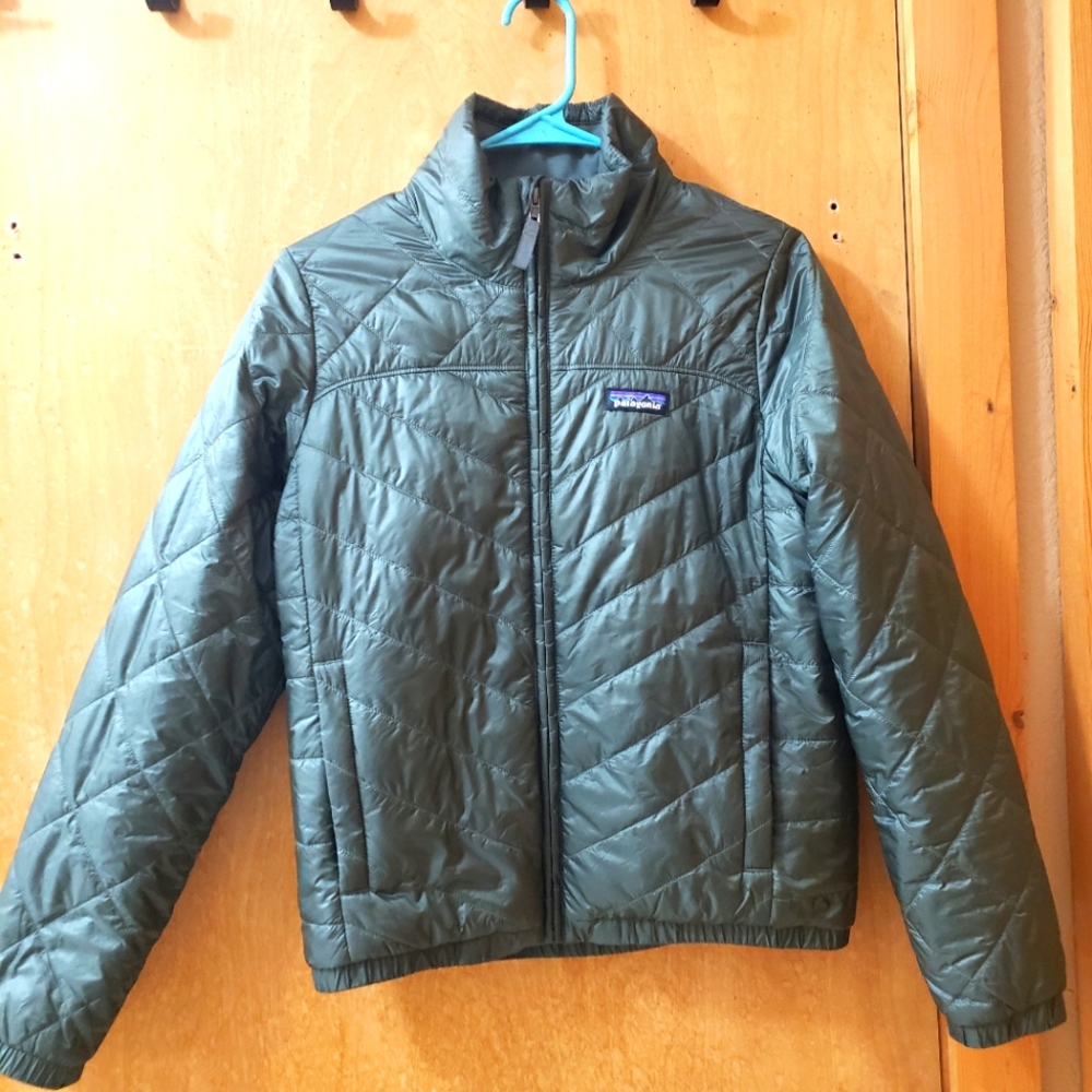 Patagonia forest green puffy